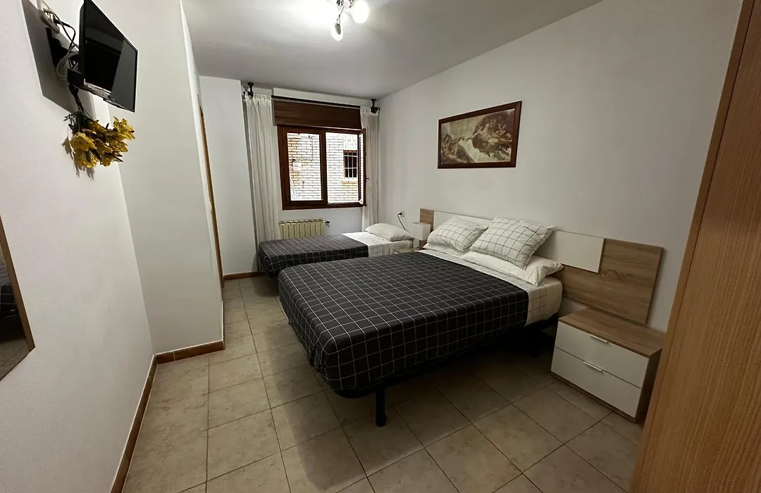 Hostal La Reina-1